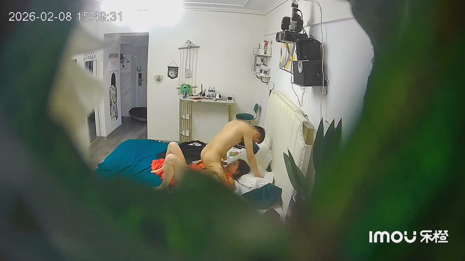 乐橙酒店稀有绿叶房高清偷拍新婚夫妻穿着婚纱和中式旗袍做爱